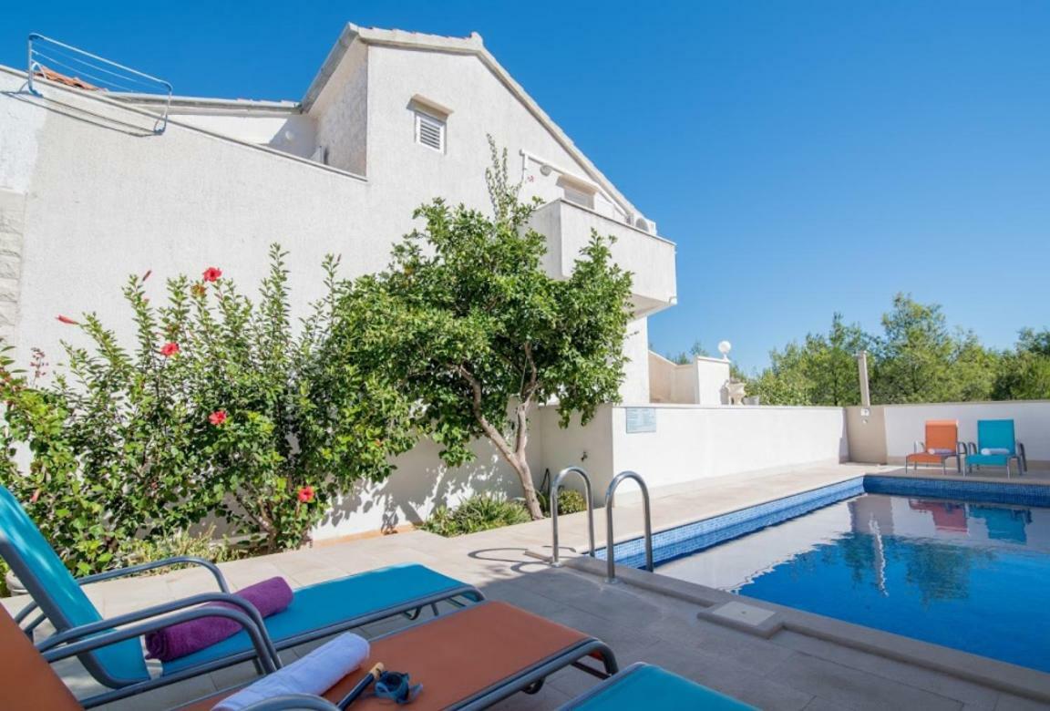 Apartments Petranic Supetar Exterior photo
