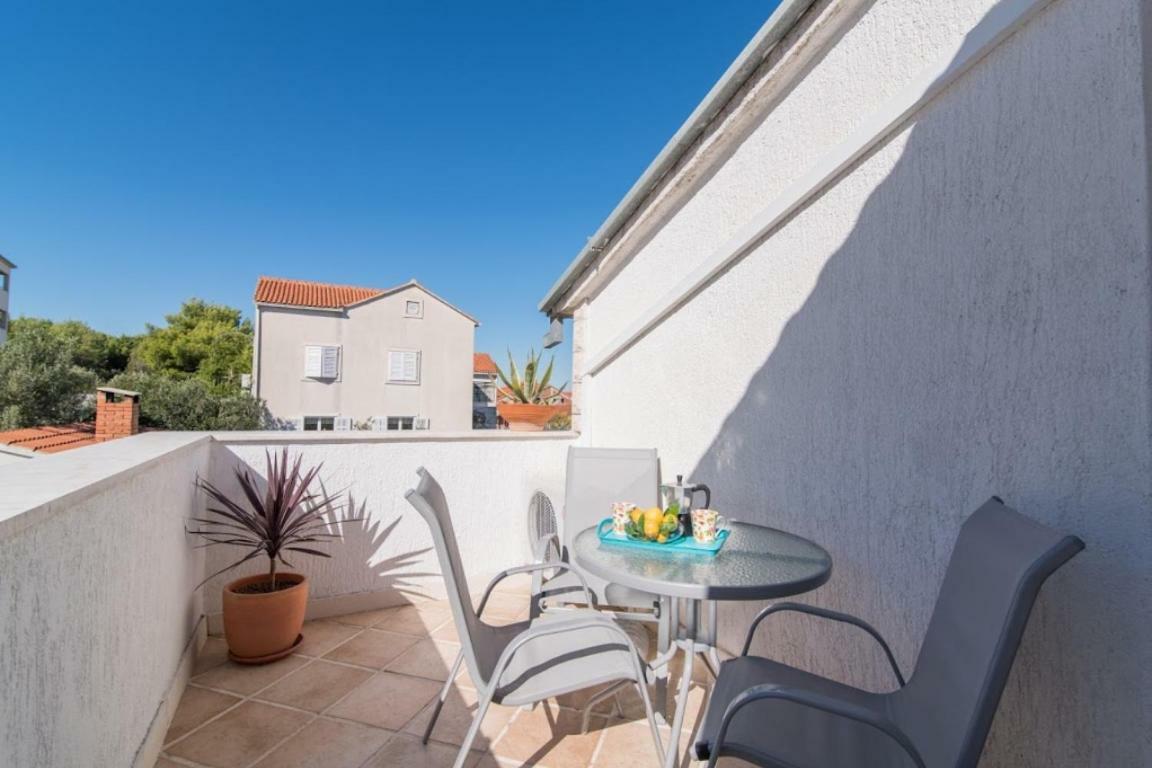 Apartments Petranic Supetar Exterior photo