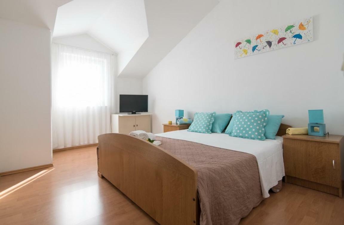 Apartments Petranic Supetar Exterior photo