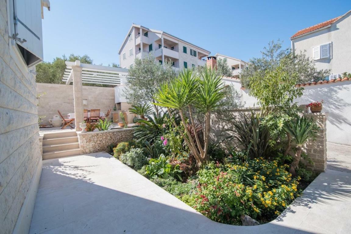 Apartments Petranic Supetar Exterior photo