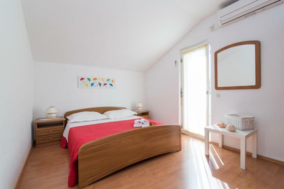 Apartments Petranic Supetar Exterior photo