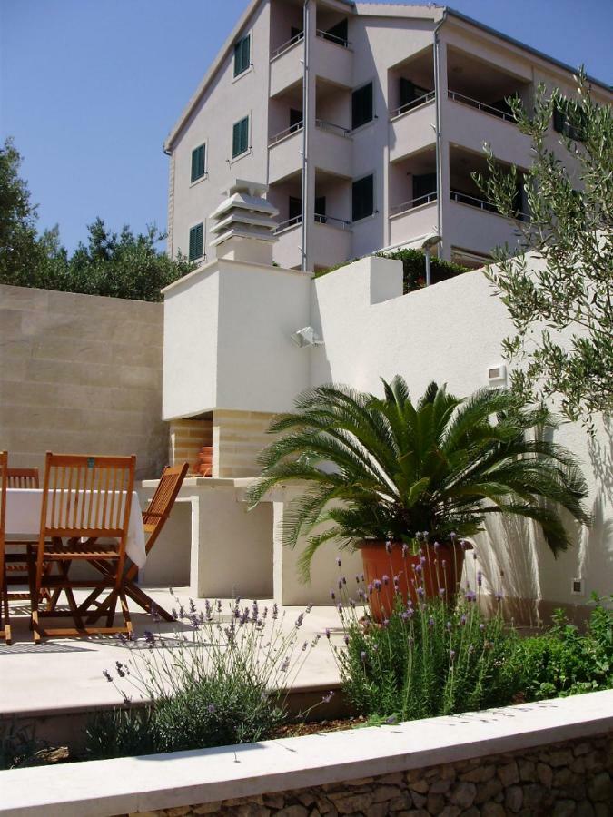 Apartments Petranic Supetar Exterior photo