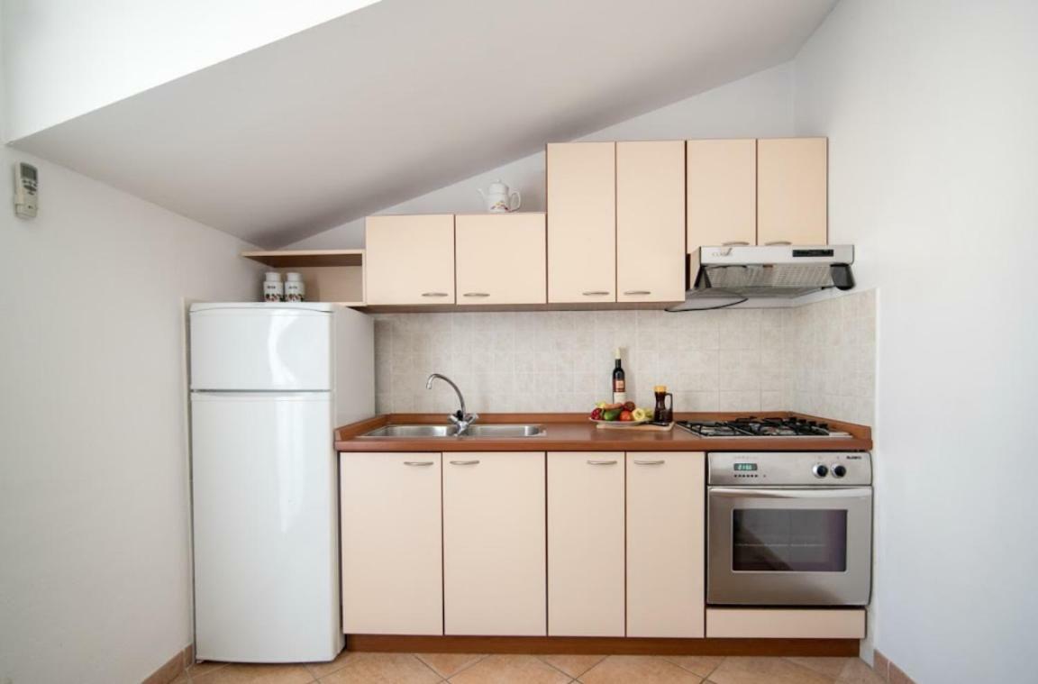 Apartments Petranic Supetar Exterior photo